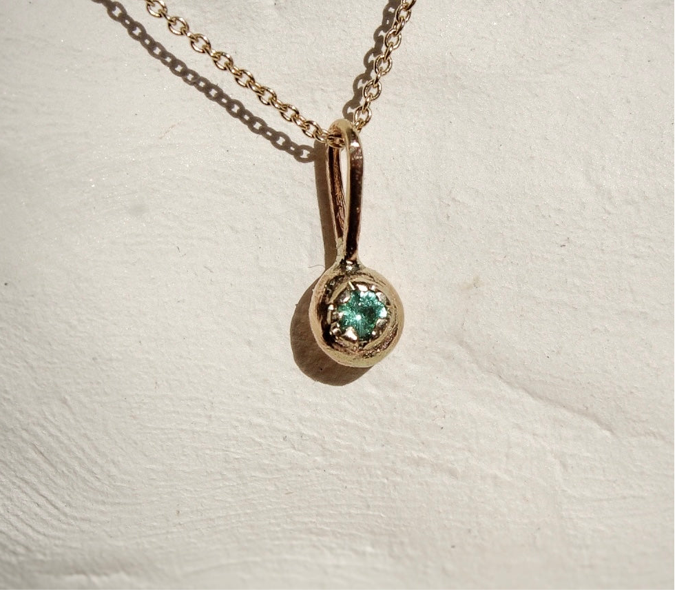 14k Emerald Beam