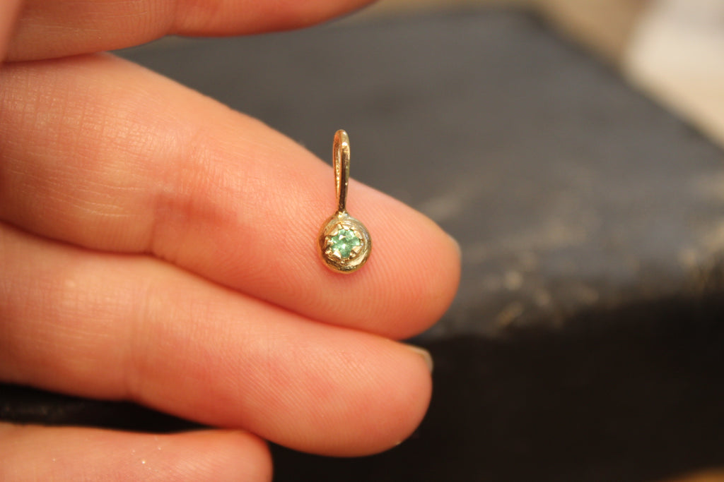 14k Emerald Beam