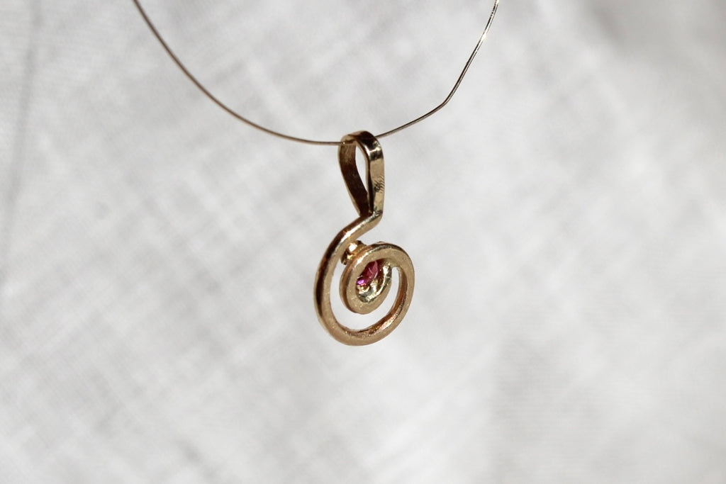 14k Spiral with Garnet
