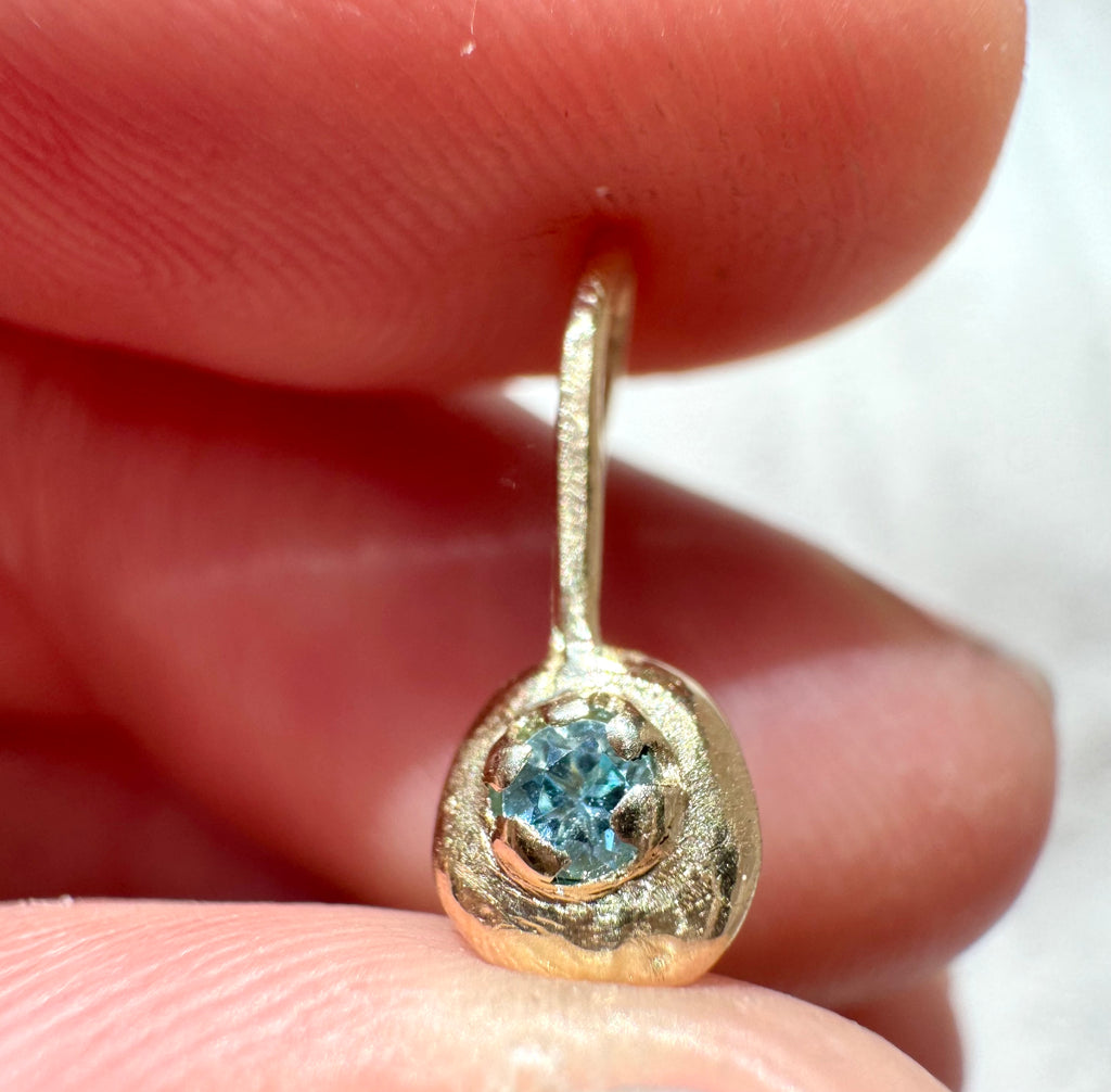 14k gold beam pendant