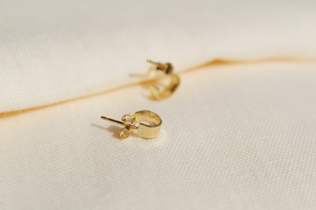 14k Mini hoop hugs