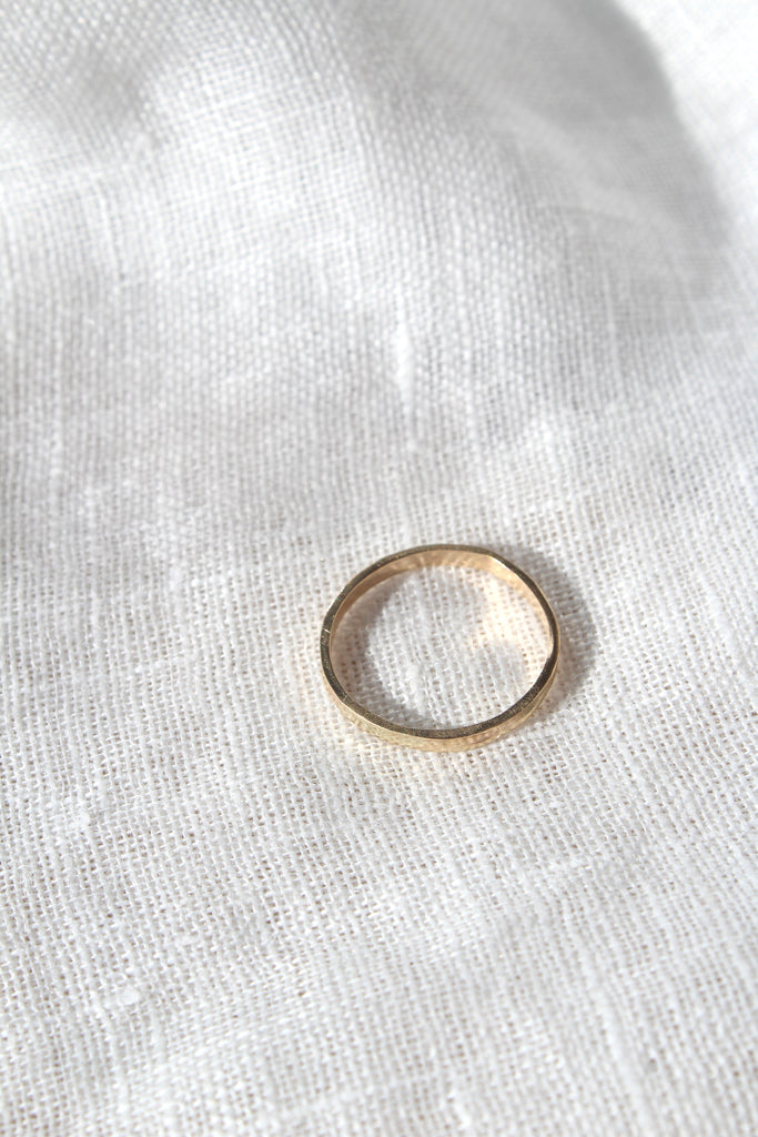 Timeless gold ring